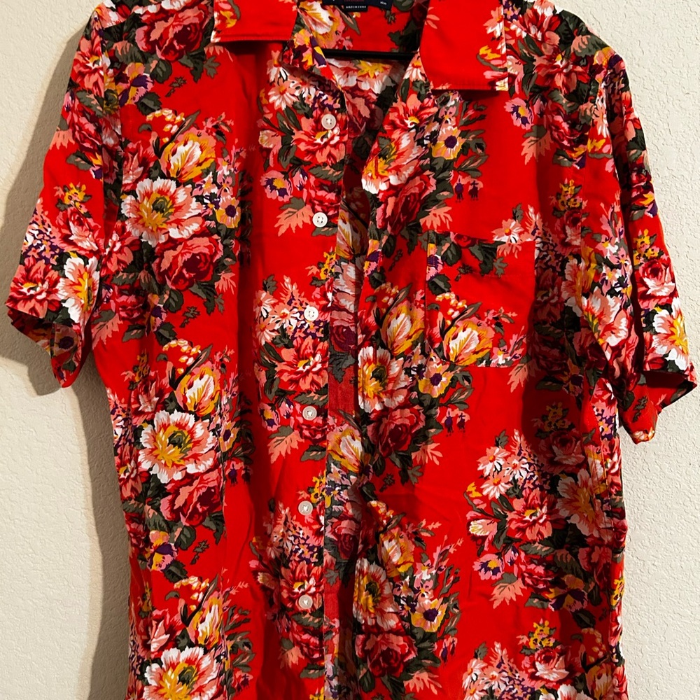 Women’s Floral Short-Sleeve Shirt - Red Travel Vacation Resort